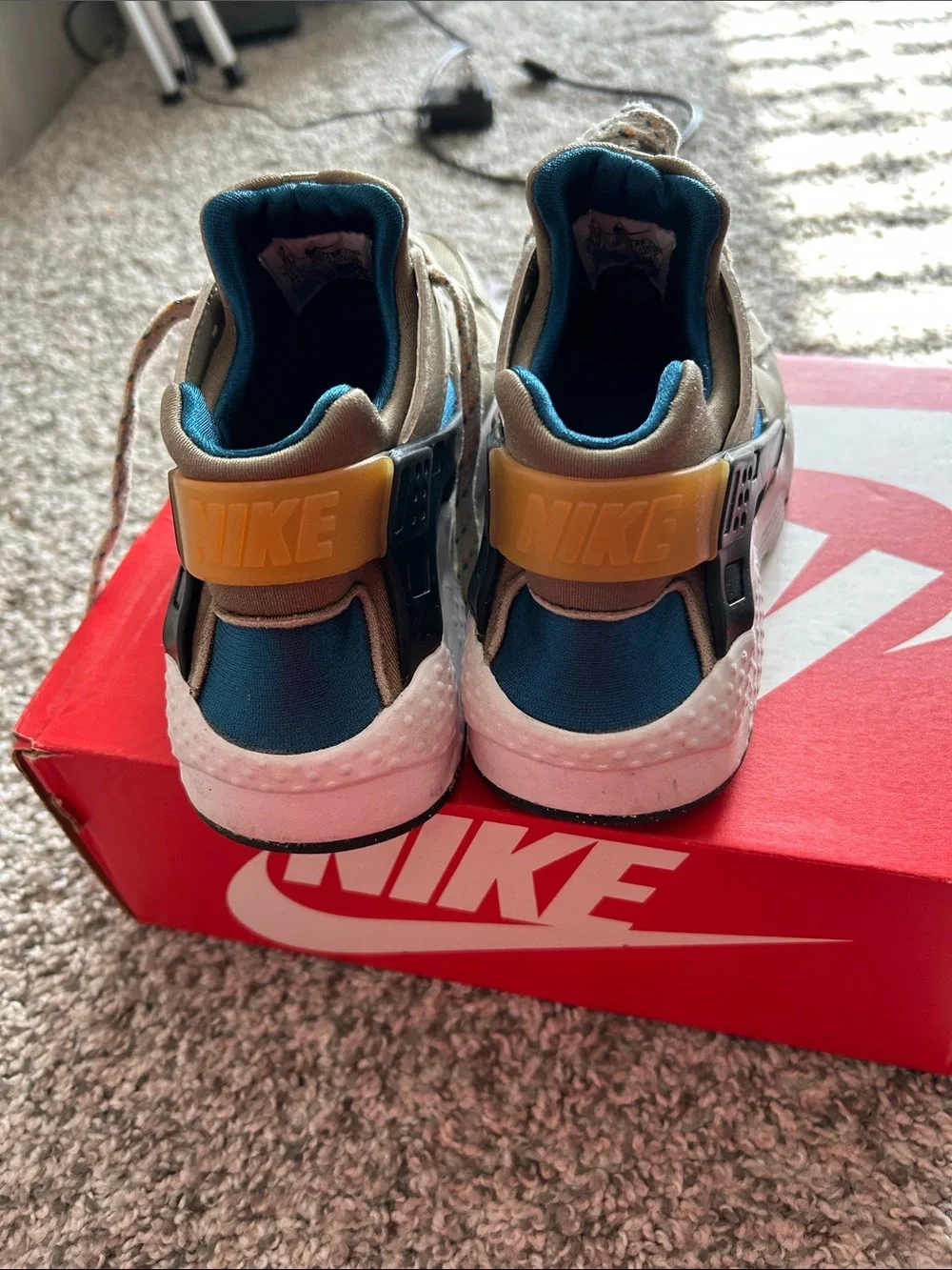 Nike Kids Kids Huarache Run GS Beige and Teal Sneakers with Multicolor Laces